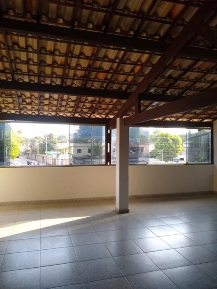 Casa à venda com 3 quartos, 290m² - Foto 2