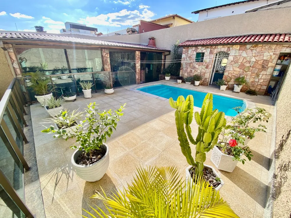Casa, 3 quartos, 239 m² - Foto 1