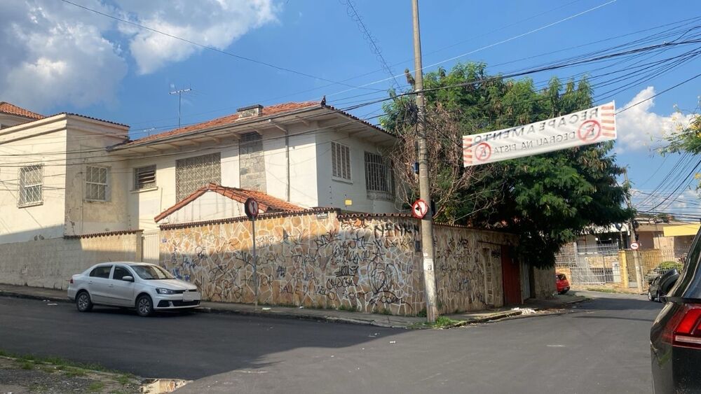Casa à venda com 3 quartos, 300m² - Foto 1