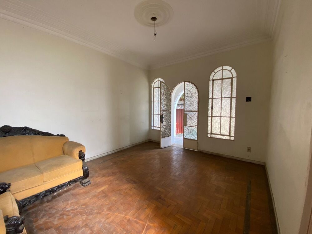 Casa à venda com 3 quartos, 300m² - Foto 2
