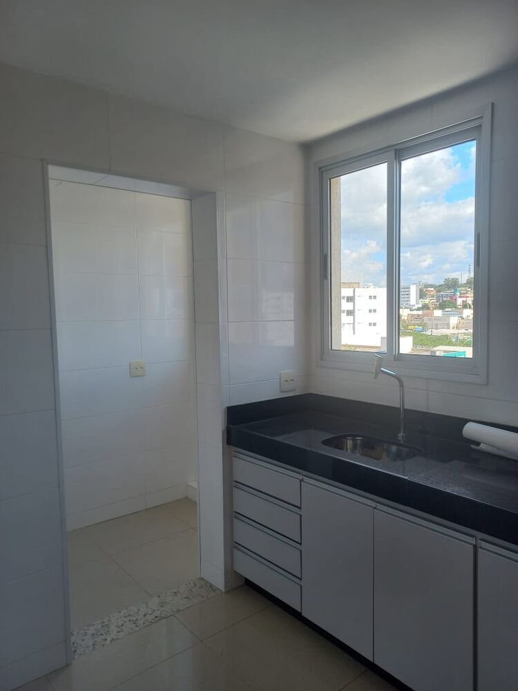 Apartamento à venda com 3 quartos, 100m² - Foto 2
