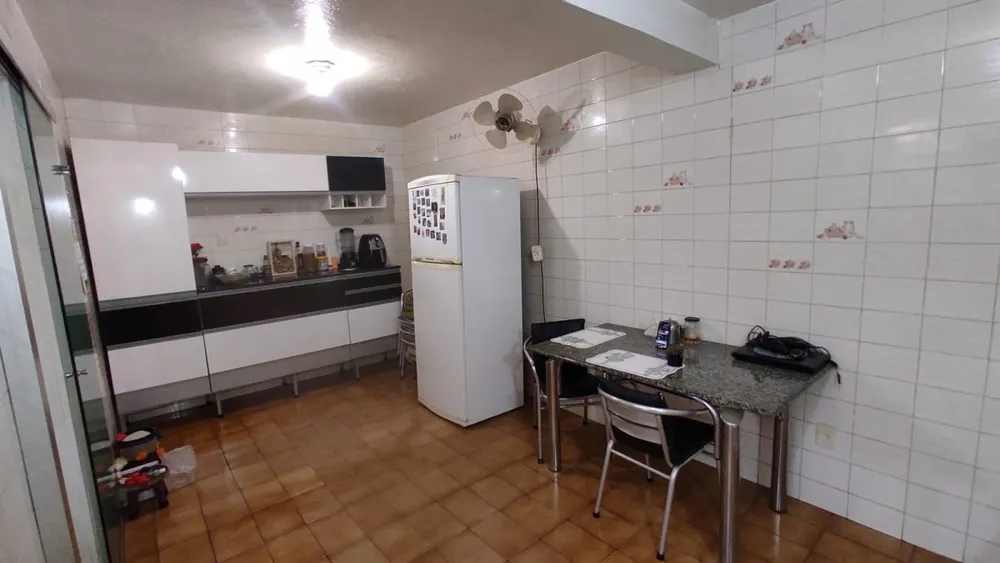 Casa, 4 quartos, 188 m² - Foto 1