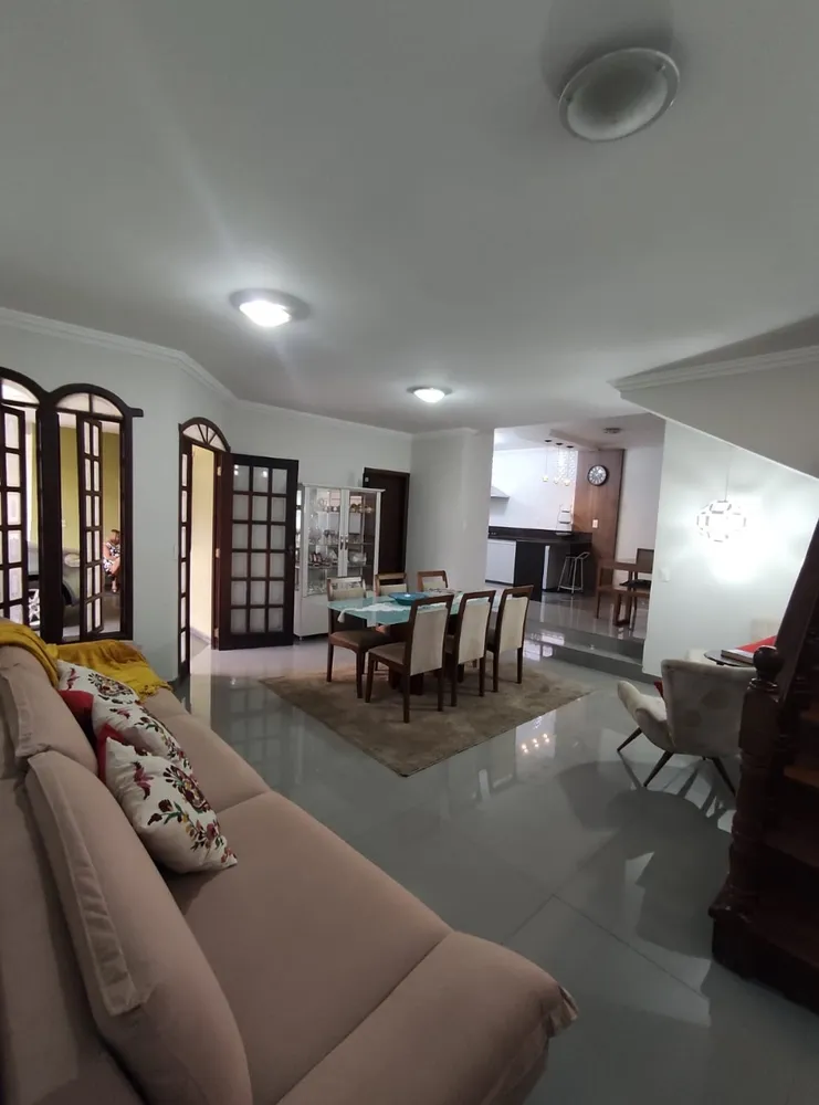 Casa, 5 quartos, 312 m² - Foto 2