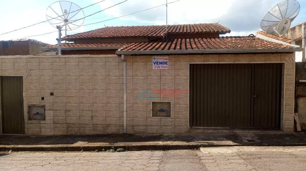 Casa à venda com 5 quartos, 250m² - Foto 1