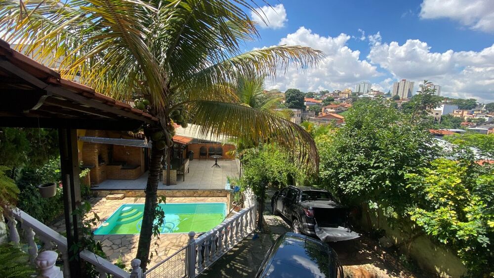 Casa à venda com 6 quartos, 336m² - Foto 1