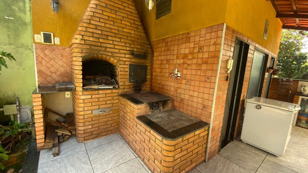 Casa à venda com 6 quartos, 336m² - Foto 2