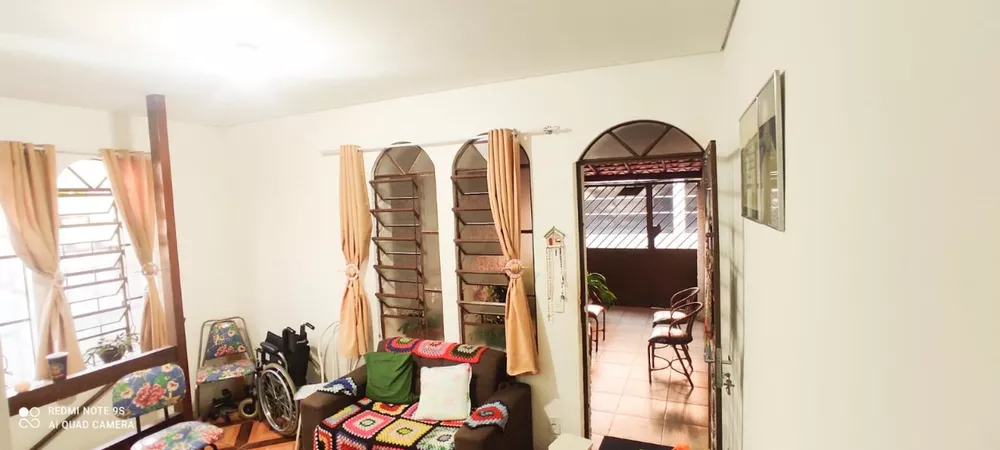 Casa à venda com 2 quartos, 100m² - Foto 2