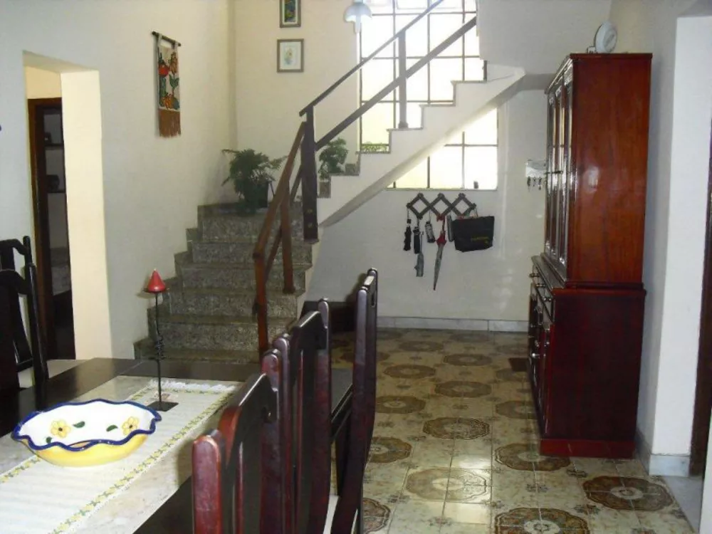 Casa à venda com 4 quartos, 180m² - Foto 4