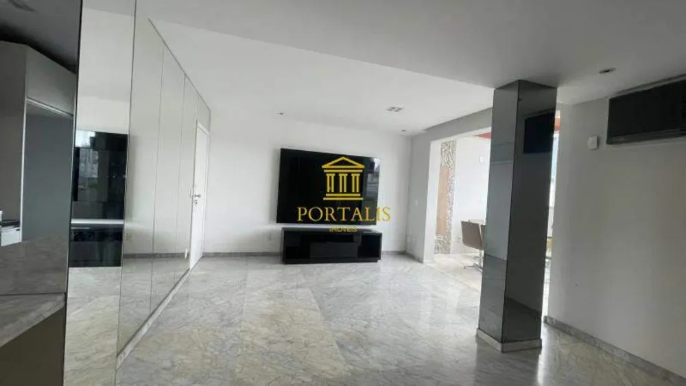 Cobertura, 3 quartos, 213 m² - Foto 2