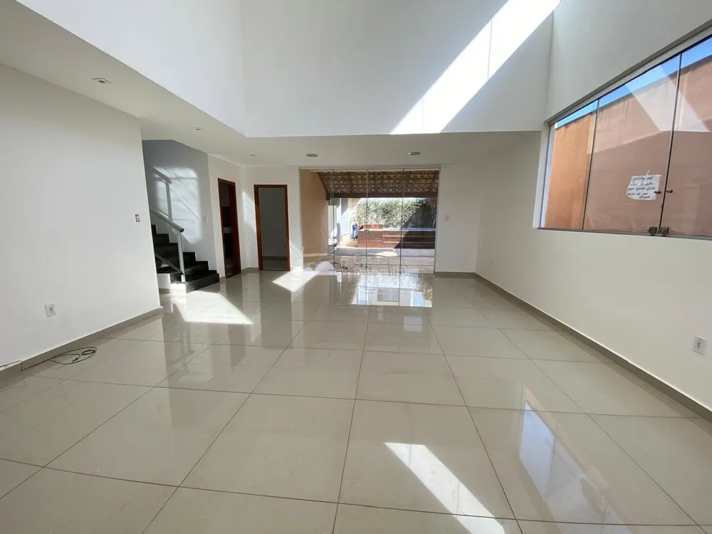 Casa, 5 quartos, 261 m² - Foto 3