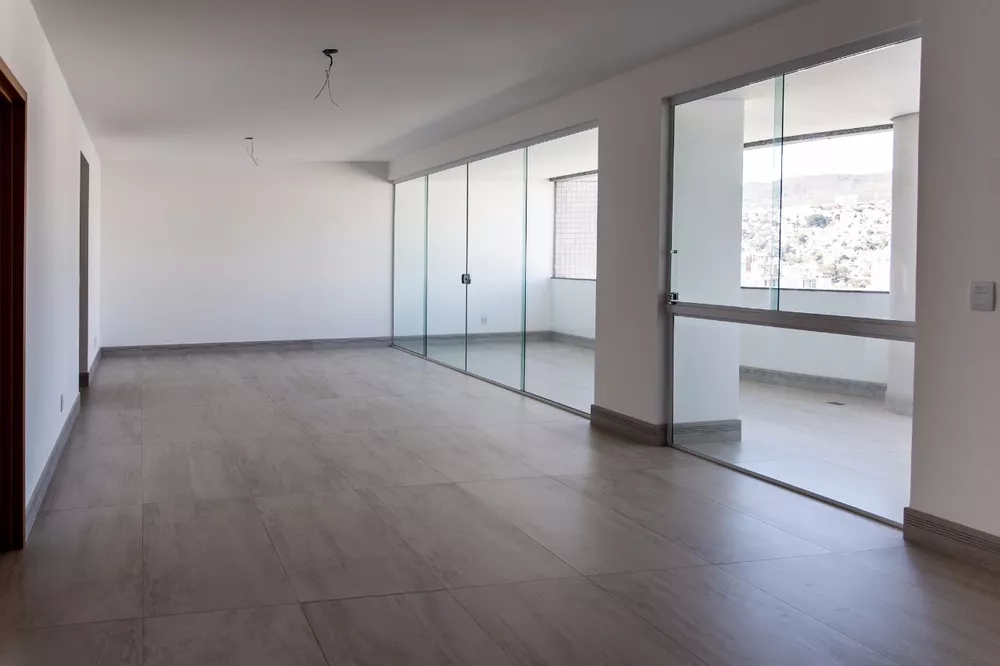 Apartamento à venda com 4 quartos, 332m² - Foto 2