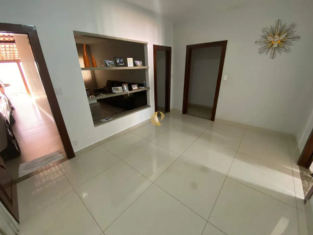 Casa, 3 quartos, 240 m² - Foto 1