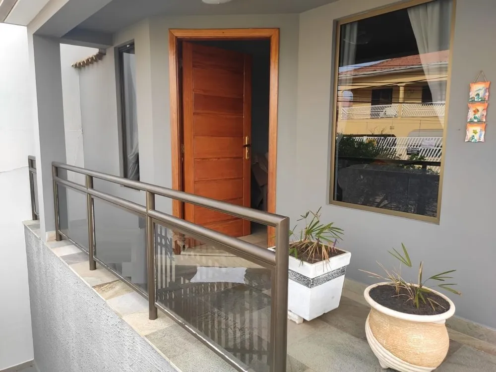 Casa, 3 quartos, 202 m² - Foto 1