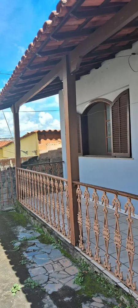 Casa à venda com 3 quartos, 296m² - Foto 2