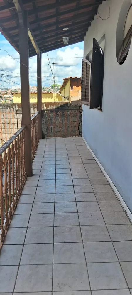 Casa à venda com 3 quartos, 296m² - Foto 4