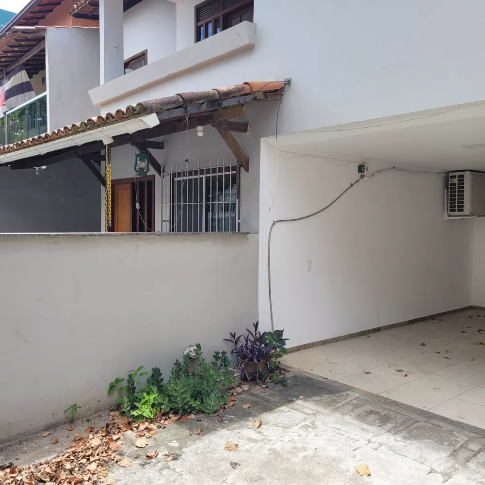 Casa à venda com 6 quartos, 280m² - Foto 3