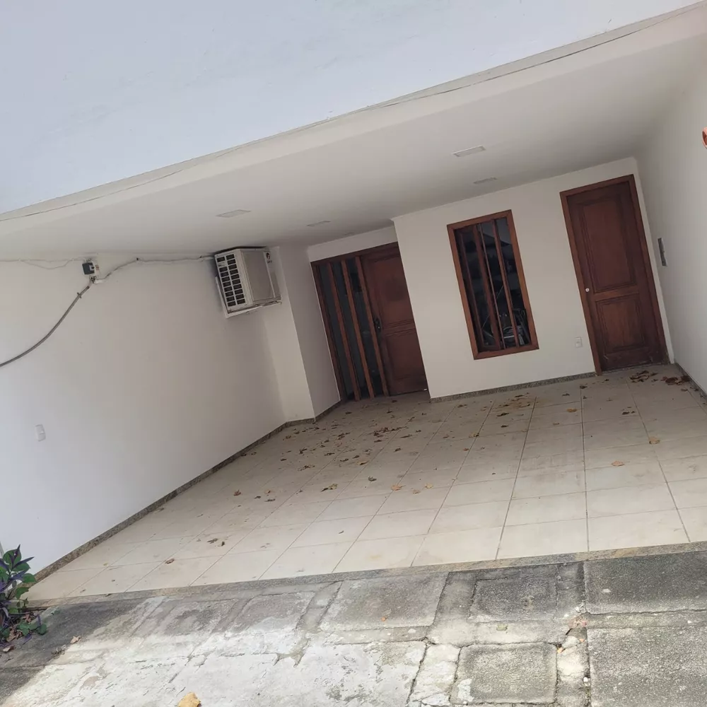 Casa à venda com 6 quartos, 280m² - Foto 4