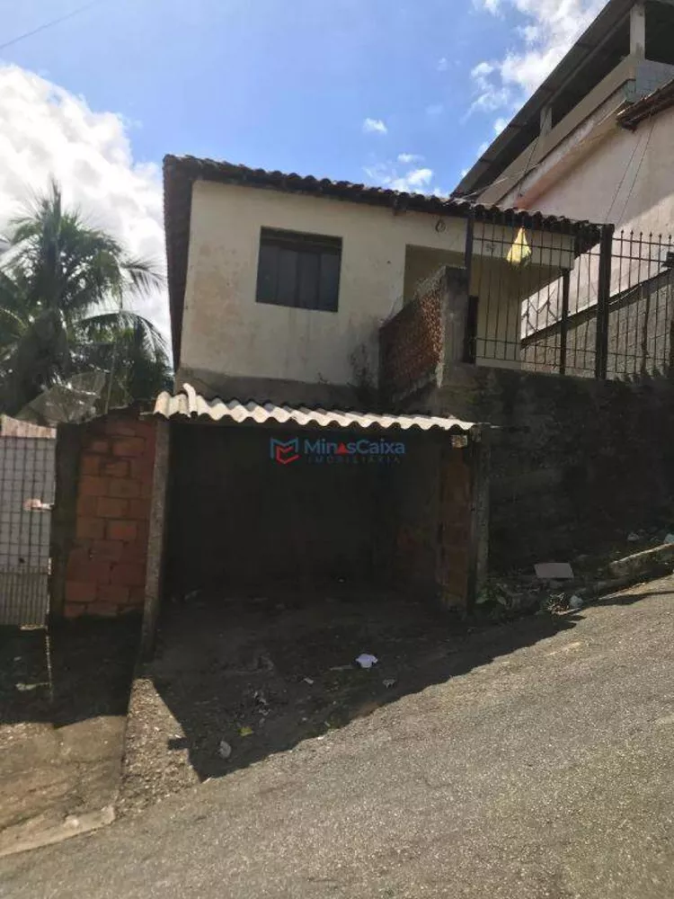 Casa à venda com 8 quartos, 200m² - Foto 1