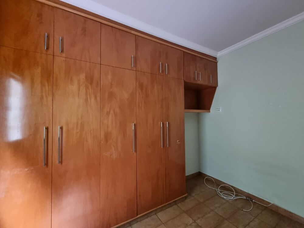 Casa à venda com 4 quartos, 300m² - Foto 2