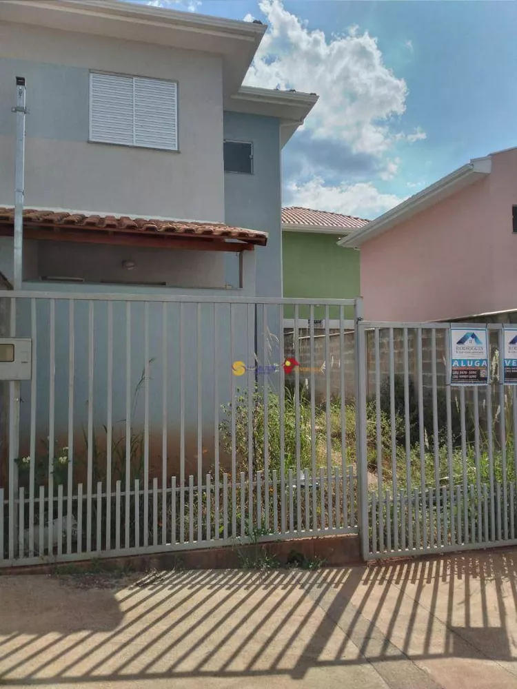 Casa à venda com 2 quartos, 100m² - Foto 1