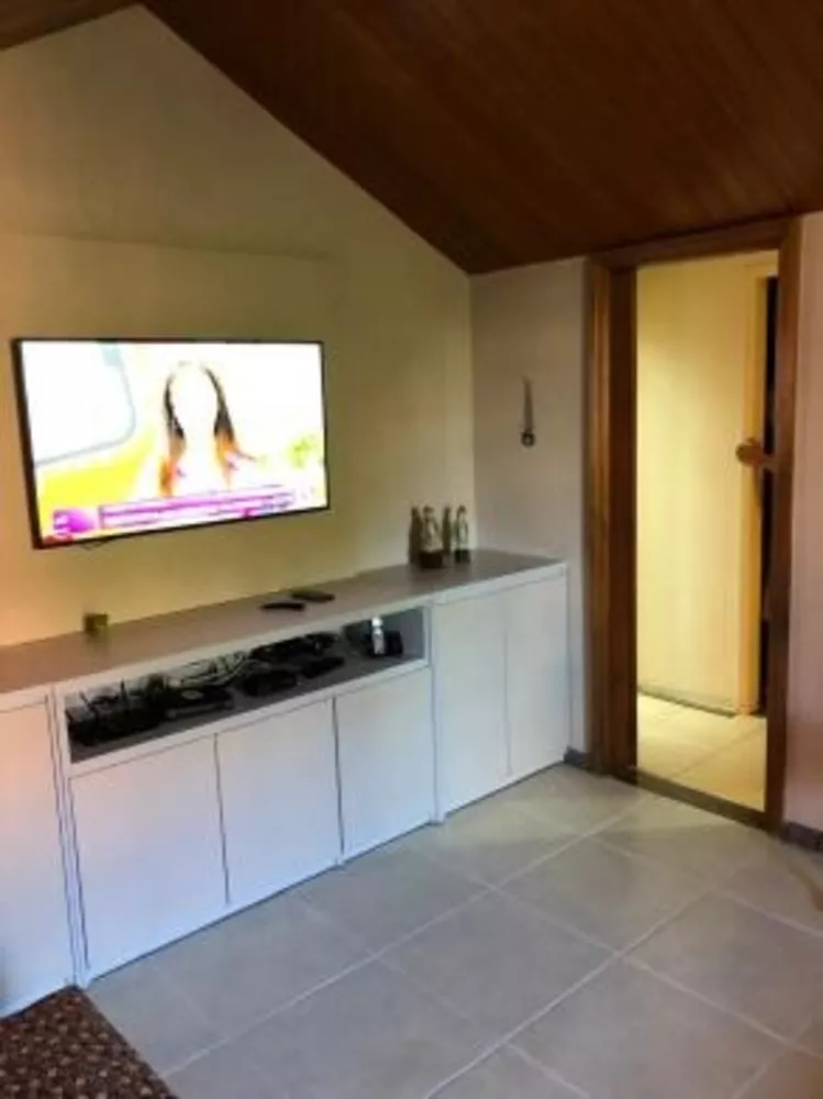 Casa para alugar com 3 quartos, 400m² - Foto 1