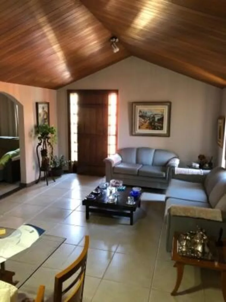 Casa para alugar com 3 quartos, 400m² - Foto 2