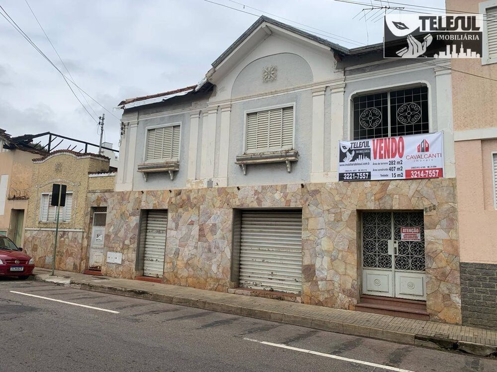 Casa à venda com 3 quartos, 282m² - Foto 1