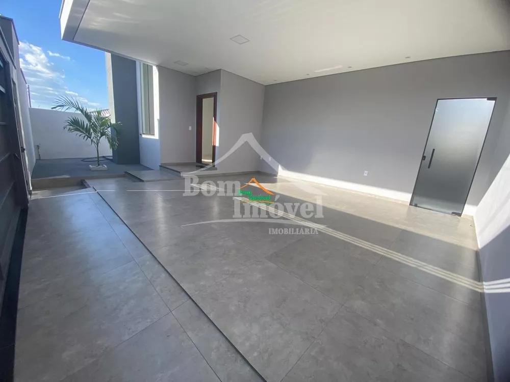 Casa à venda com 2 quartos, 200m² - Foto 2