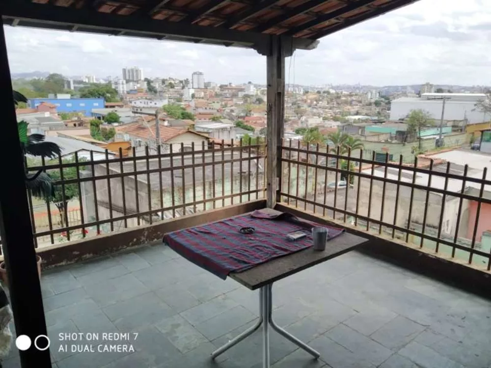 Casa à venda com 5 quartos, 360m² - Foto 1