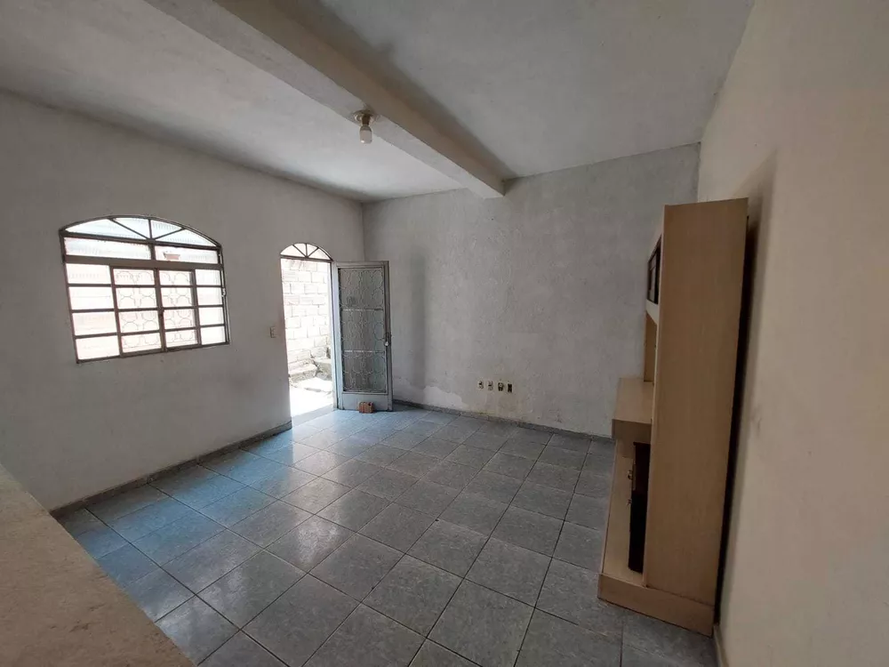 Casa à venda com 3 quartos, 180m² - Foto 1