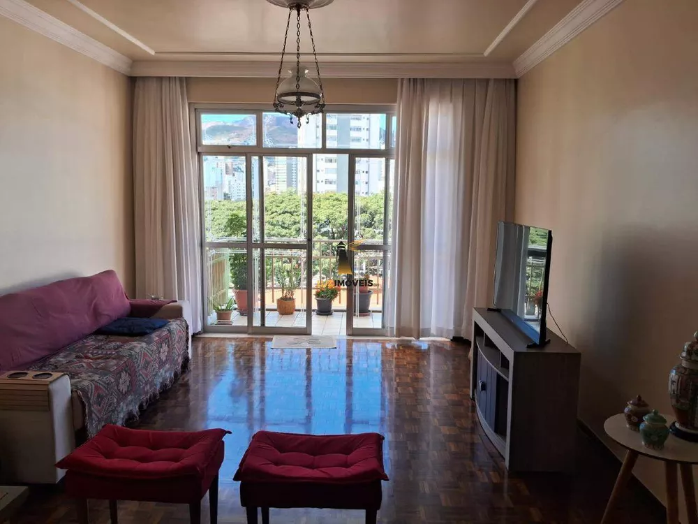 Apartamento à venda com 3 quartos, 140m² - Foto 1