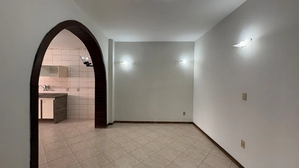 Casa, 5 quartos, 269 m² - Foto 1