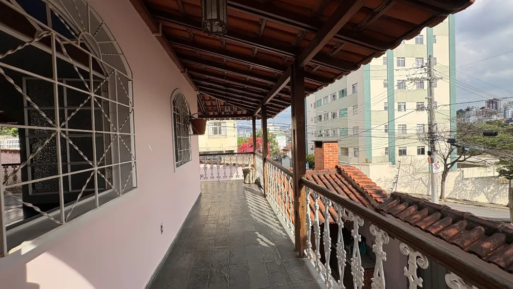 Casa, 5 quartos, 269 m² - Foto 2