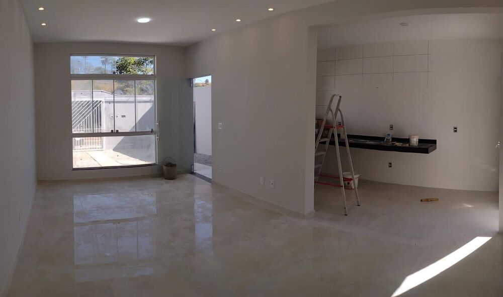 Casa à venda com 3 quartos, 97m² - Foto 1