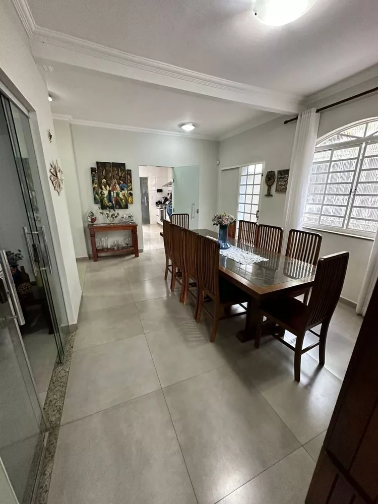 Casa à venda com 5 quartos, 300m² - Foto 3