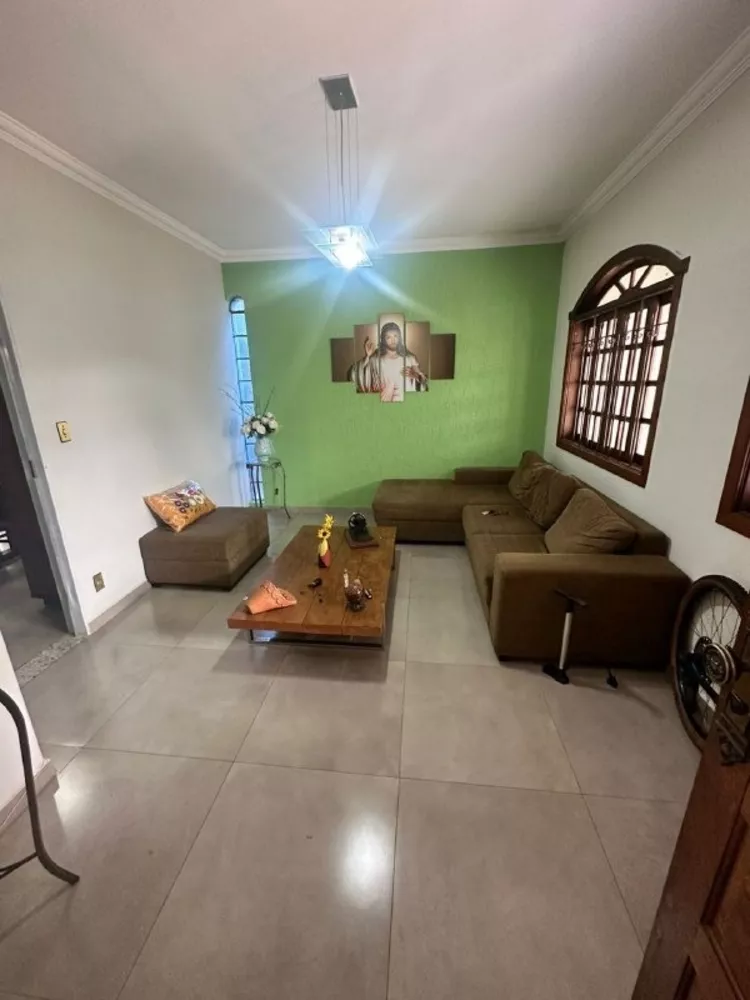 Casa à venda com 5 quartos, 300m² - Foto 2