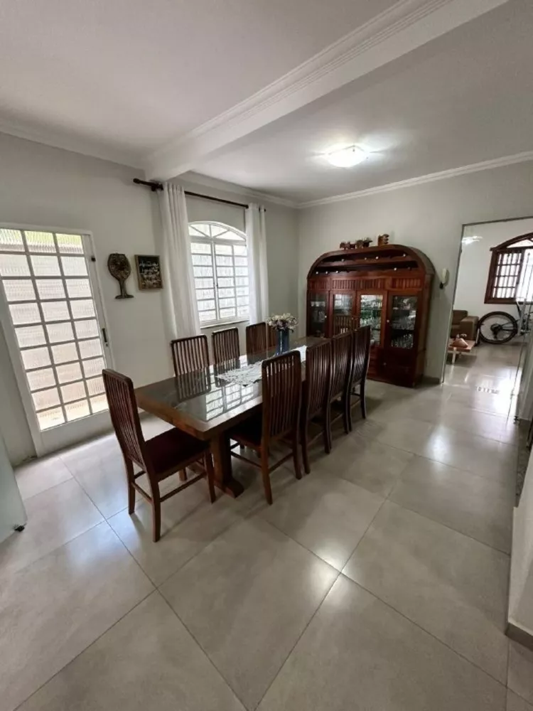 Casa à venda com 5 quartos, 300m² - Foto 4