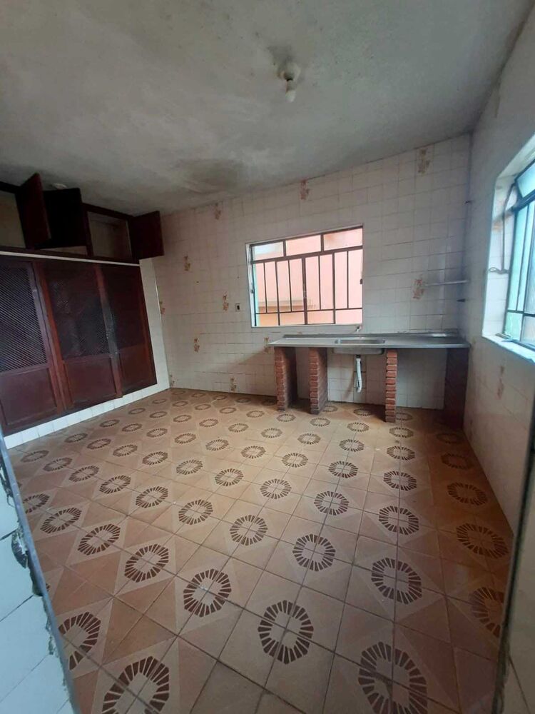Casa à venda com 3 quartos, 100m² - Foto 4