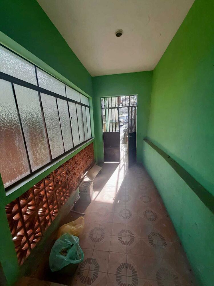 Casa à venda com 3 quartos, 100m² - Foto 1