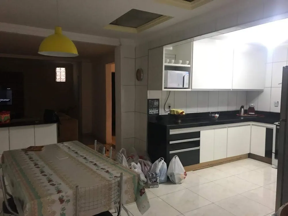 Casa, 4 quartos, 195 m² - Foto 1