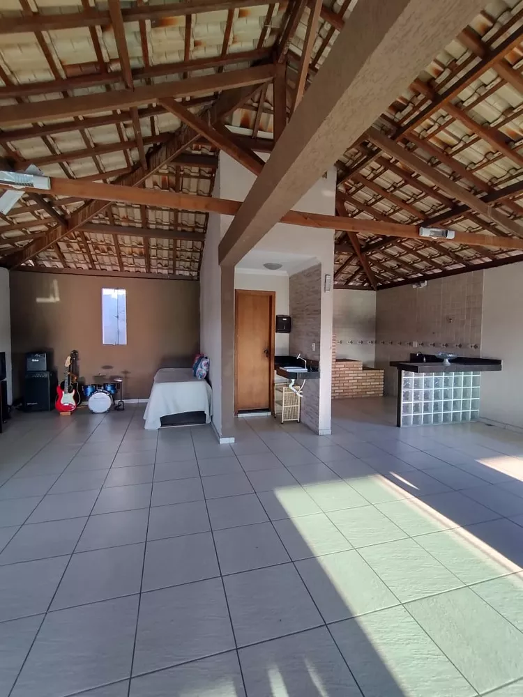 Casa à venda com 3 quartos, 300m² - Foto 2