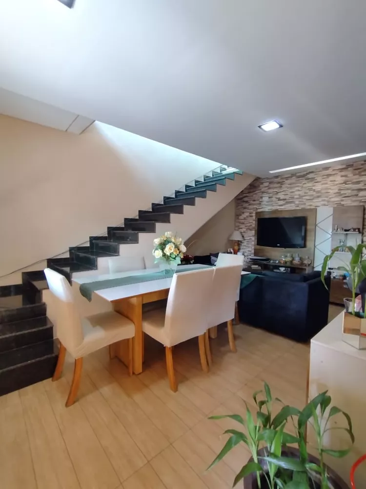 Casa à venda com 3 quartos, 300m² - Foto 4