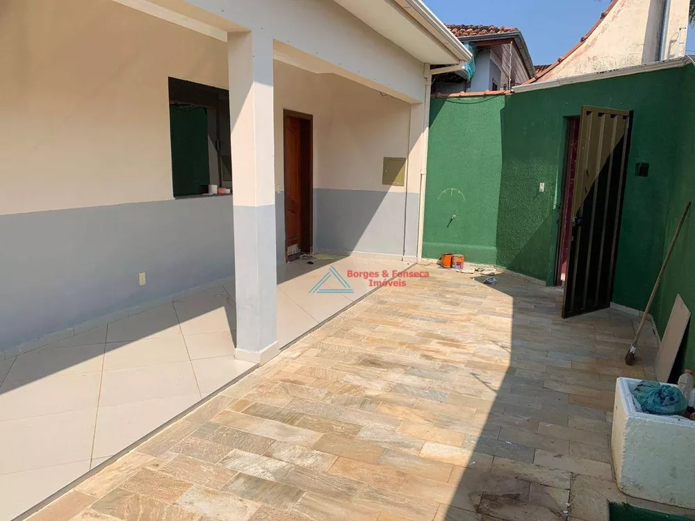 Casa à venda com 3 quartos, 360m² - Foto 1