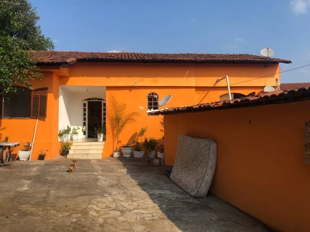 Casa à venda com 4 quartos, 192m² - Foto 1