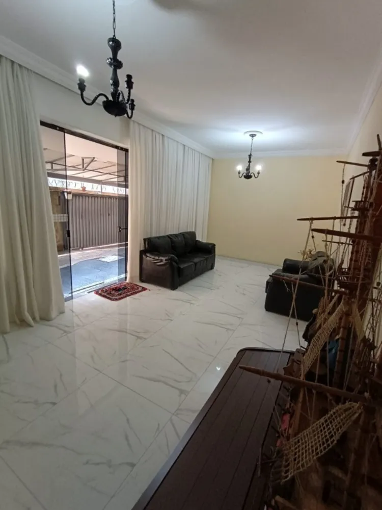Casa, 7 quartos, 221 m² - Foto 2