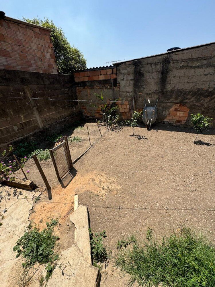 Casa à venda com 2 quartos, 360m² - Foto 2