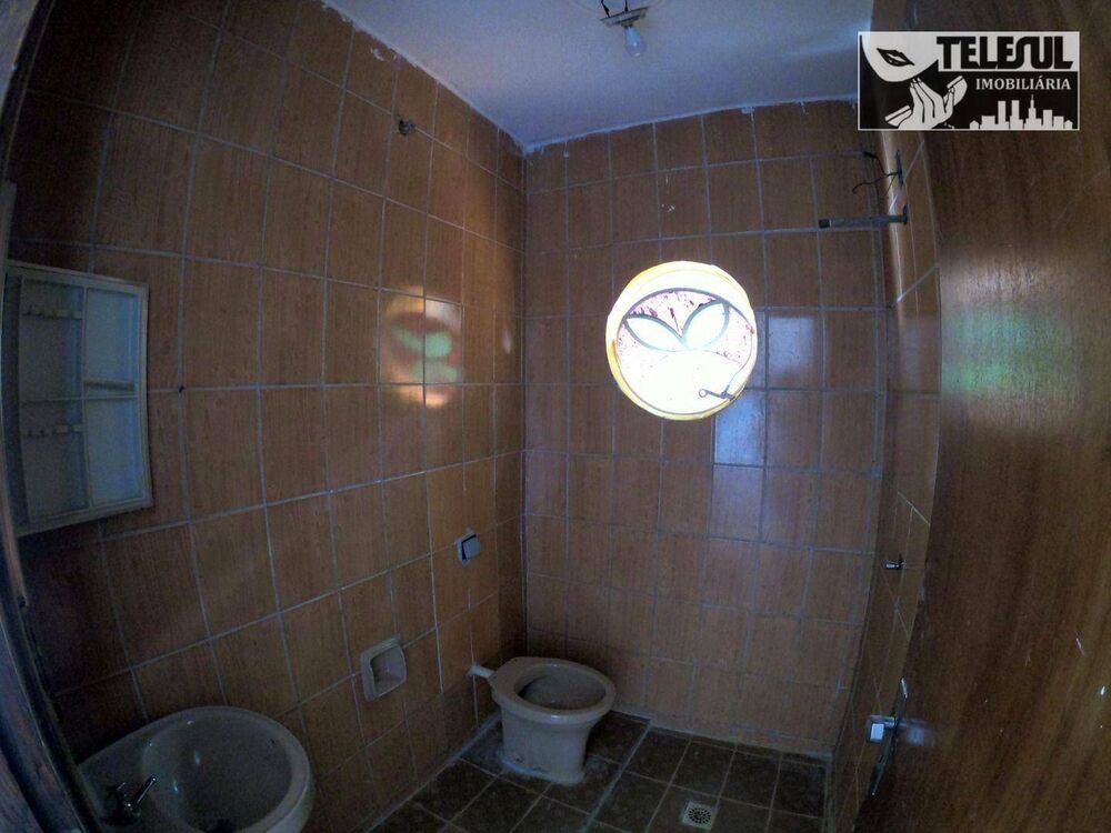 Casa à venda com 2 quartos, 361m² - Foto 2