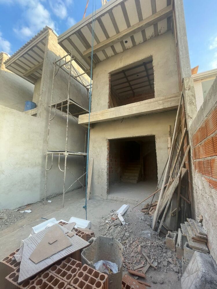 Casa à venda com 3 quartos, 147m² - Foto 1