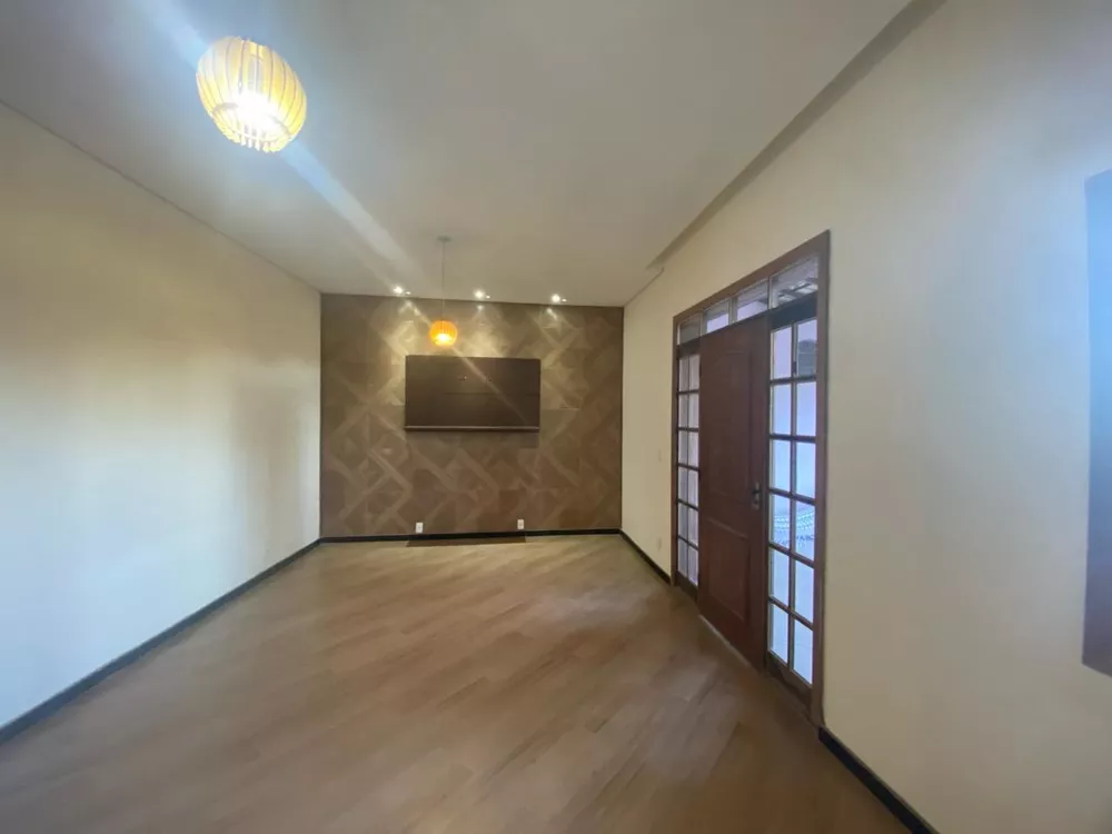 Casa para alugar com 3 quartos, 100m² - Foto 1