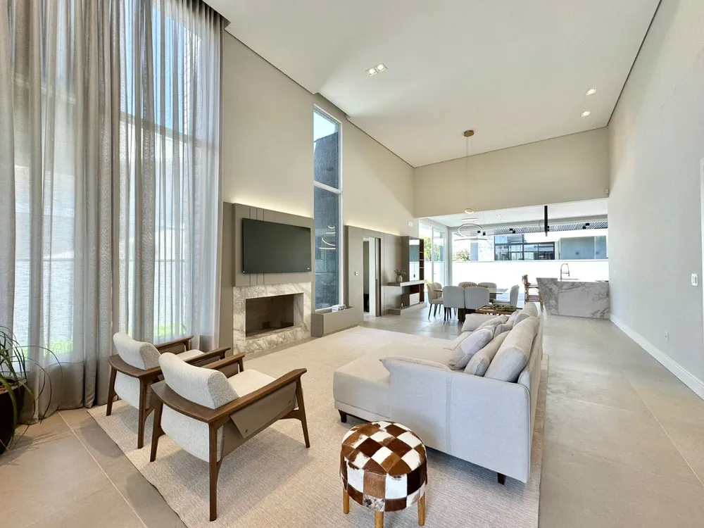 Casa, 3 quartos, 241 m² - Foto 1
